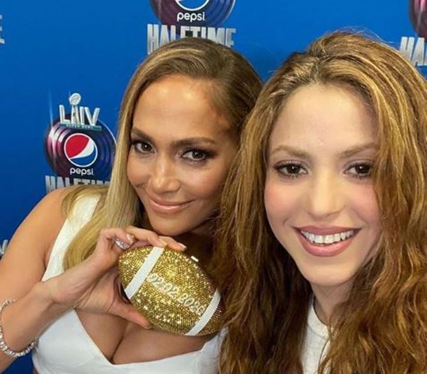 Jennifer López y Shakira publicaron esta foto en Instagram horas después de la conferencia de prensa.