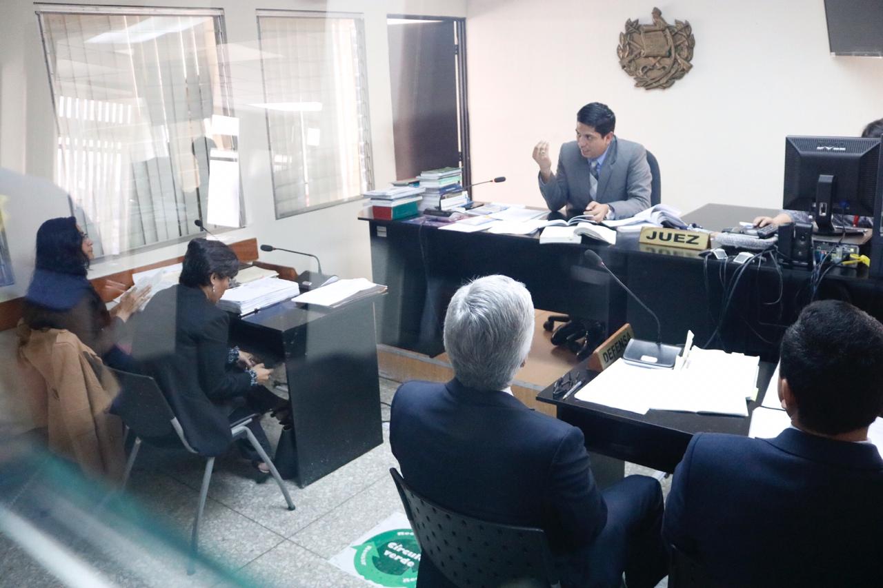 El juez Mynor Moto durante audiencia solicitada por Ricardo Méndez Ruiz, presidente de la Fundación contra el Terrorismo. (Foto Prensa Libre: Fernando Cabrera)