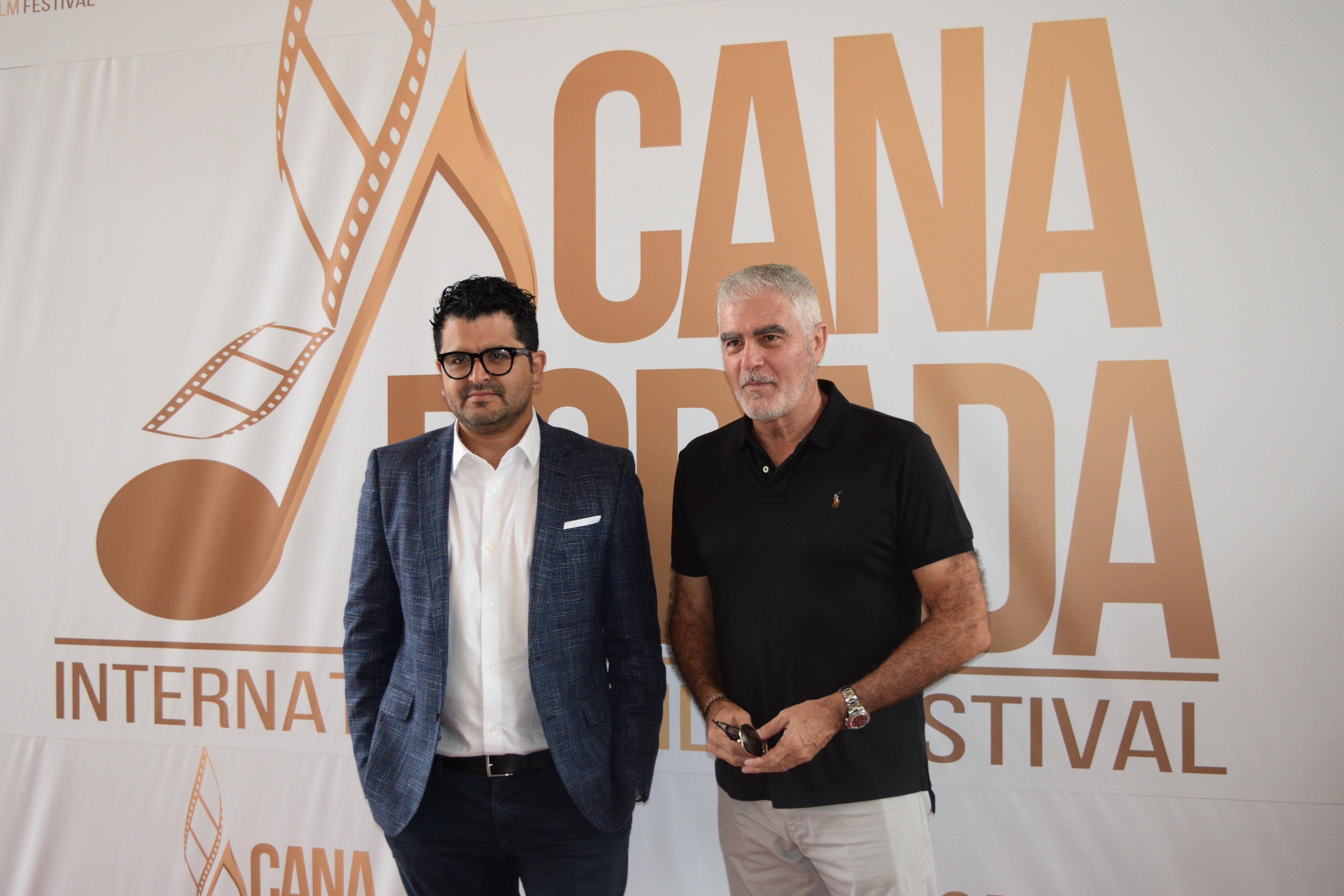  El director y productor guatemalteco Kenneth Müller  y el argentino miembro del reparto del filme "Nebaj" Saúl Lizaso, posan este viernes durante el Festival Cana Dorada, en Punta Cana (República Dominicana). La película "Nebaj", del cineasta guatemalteco Kenneth Müller, se proyecta hoy en el Festival Internacional de Cana Dorada, en República Dominicana (Foto Prensa Libre: EFE/ María Montecelos)