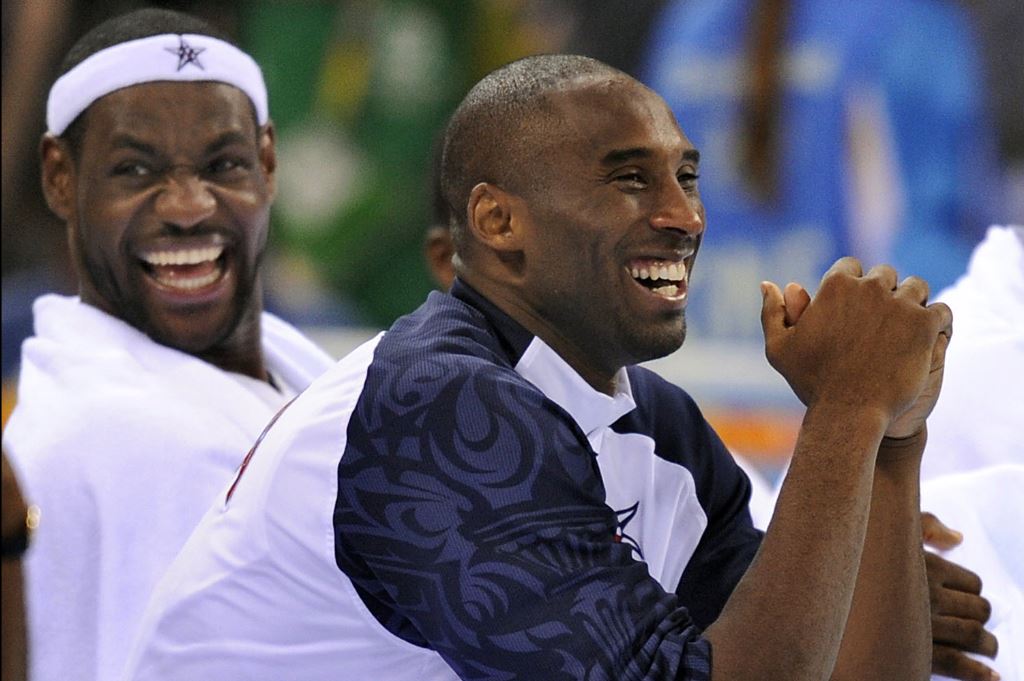 LeBron James y Kobe Bryant compartieron en la duela y fuera de ella. (Foto Prensa Libre: Hemeroteca PL)