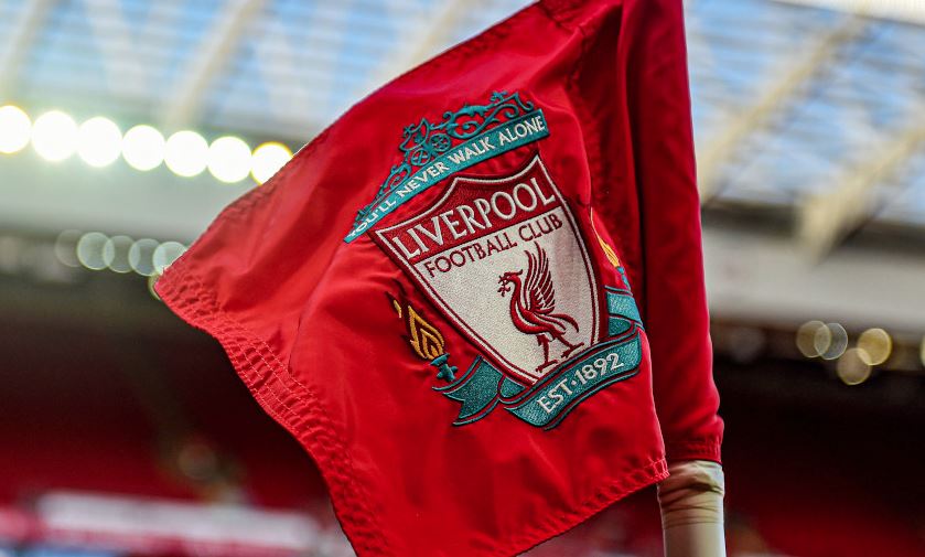 El Liverpool tiene nuevo patrocinador. (Foto Prensa Libre: Twitter Liverpool FC)