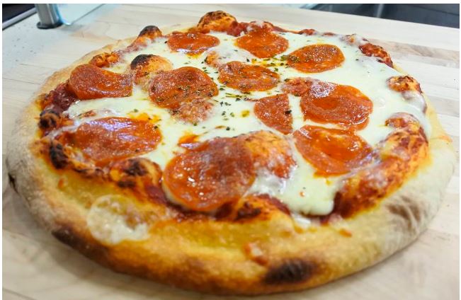 El sistema permite acelerar el tiempo en que se produce una pizza. (Foto Prensa Libre: Pizza ATM)