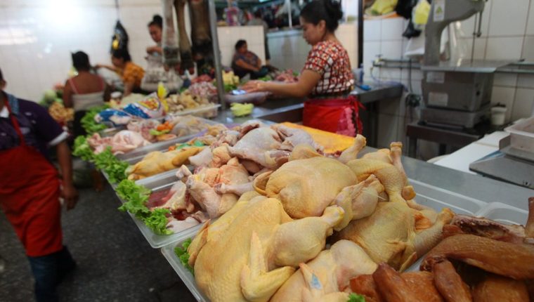El precio que subió esta semana en el país es el del pollo importado. (Foto Prensa Libre: Hemeroteca PL)