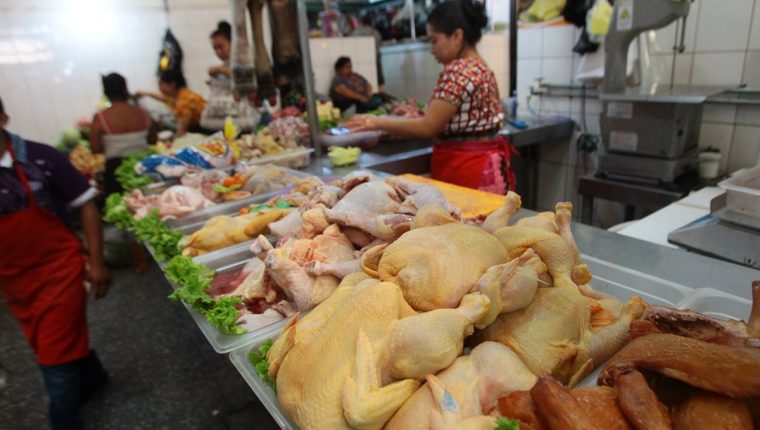El precio que subió esta semana en el país es el del pollo importado. (Foto, Prensa Libre: Hemeroteca PL).