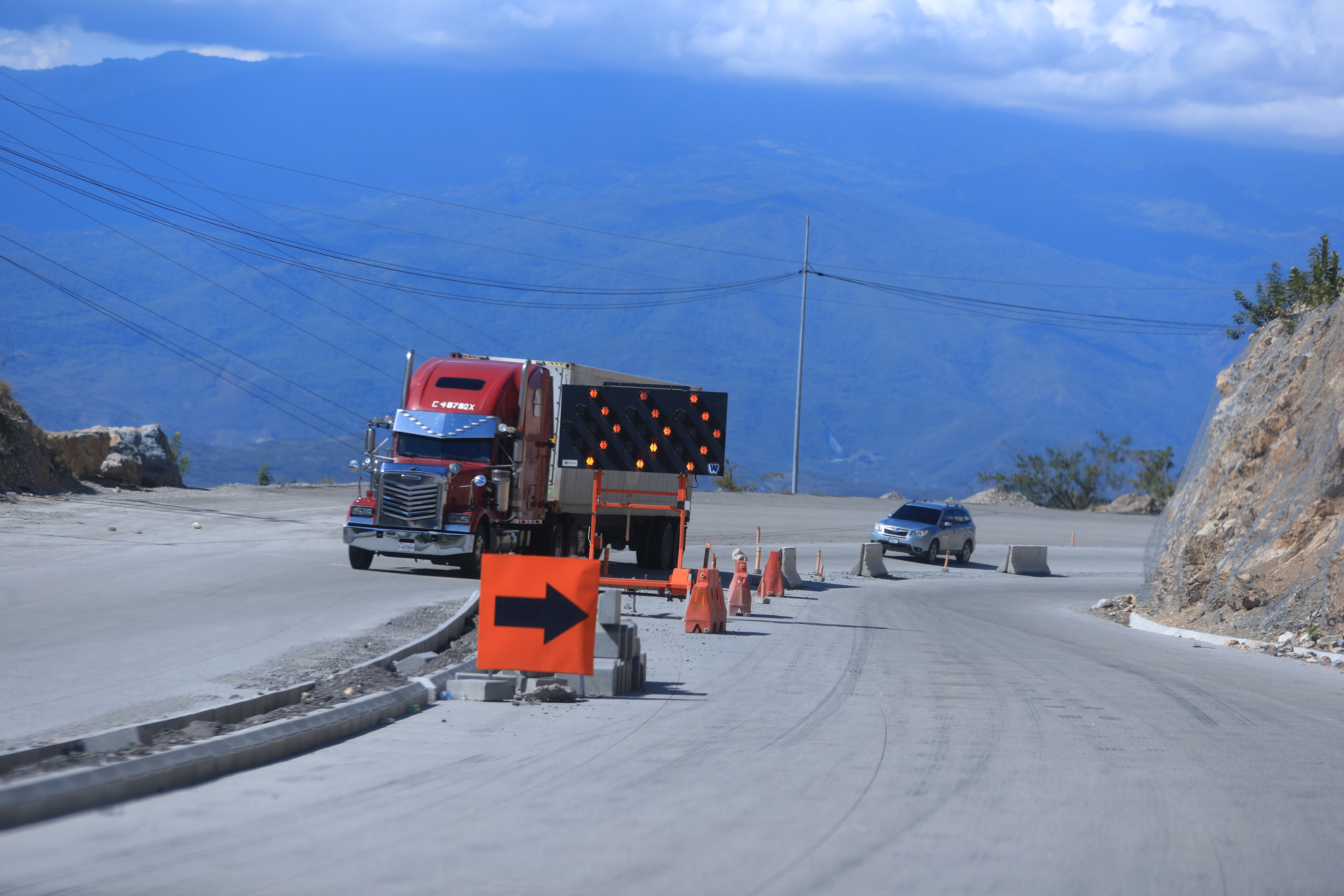 Varios proyectos de infraestructura vial bajo el esquema de alianza público-privada se presentaron como instrumentos de reactivación económica para 2021 en la sesión de Presupuesto Abierto. (Foto Prensa Libre: Carlos Hernández)