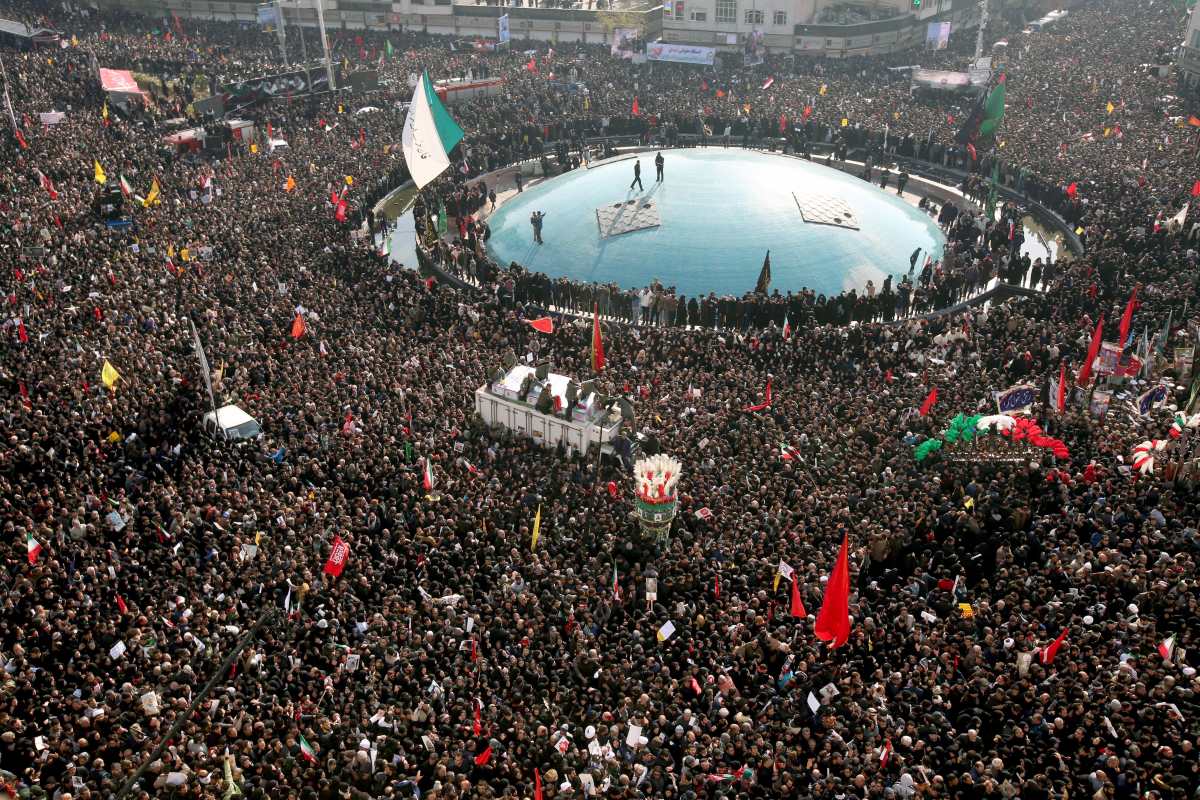 Marea humana en Teherán pide venganza en homenaje al general Qasem Soleimani