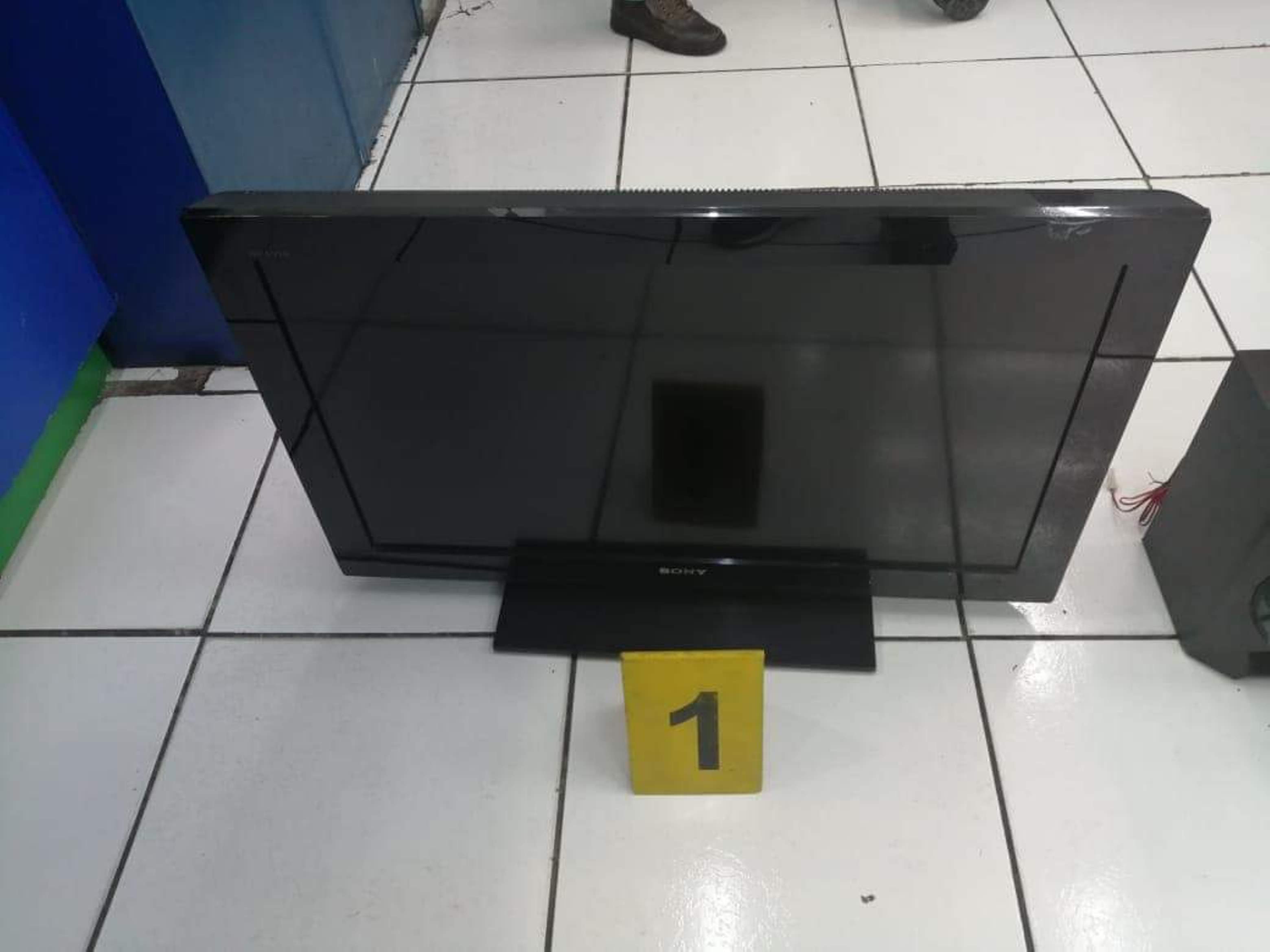 En el allanamiento el Ministerio Público incautó un televisor y otros electrodomésticos. (Foto Prensa Libre: cortesía) 