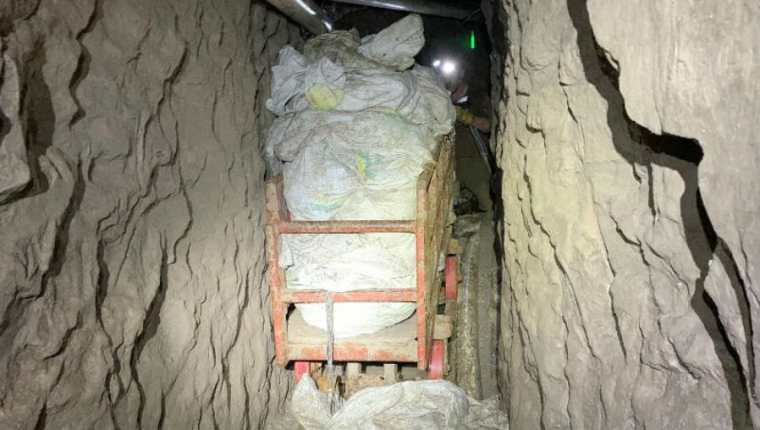 El túnel tiene un sistema de transporte de drogas más largo hallado hasta ahora en el área de San Diego. (Foto Prensa Libre: EFE)