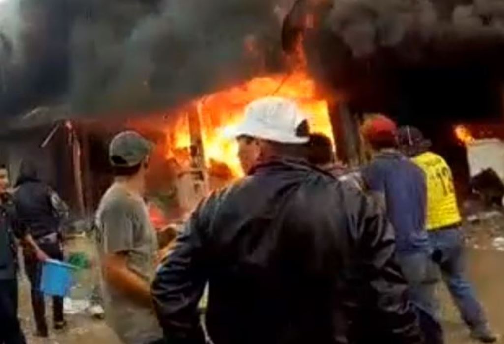 Video: Cohetería arde en llamas y deja cinco heridos