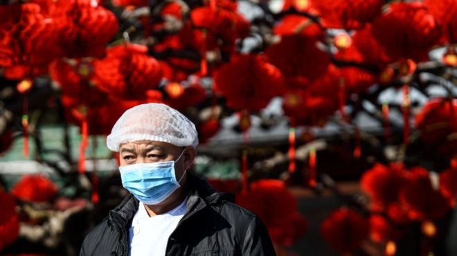 Varios laboratorios se encuentran trabajando para desarrollar una vacuna contra el nuevo virus que ya se ha extendido a todas las regiones de China. GETTY IMAGES