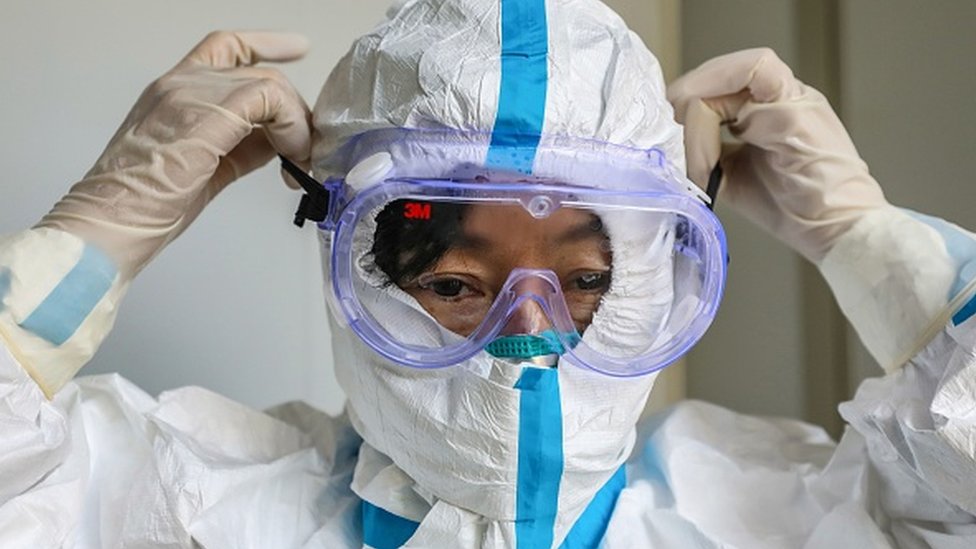 Coronavirus | “Es un trabajo difícil, muy triste y desgarrador”: la enfermera que lucha en el epicentro de la neumonía de China