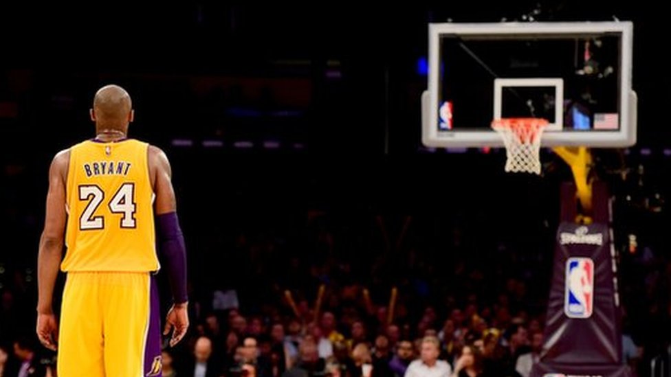 Kobe Bryant anotó 60 puntos en su último partido como basquetbolista de la NBA. GETTY IMAGES