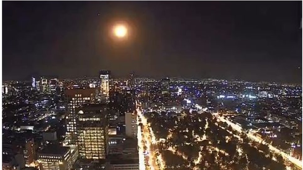 El fenómeno se avistó desde varios estados. (Foto Prensa Libre: Webcamsdemexico)