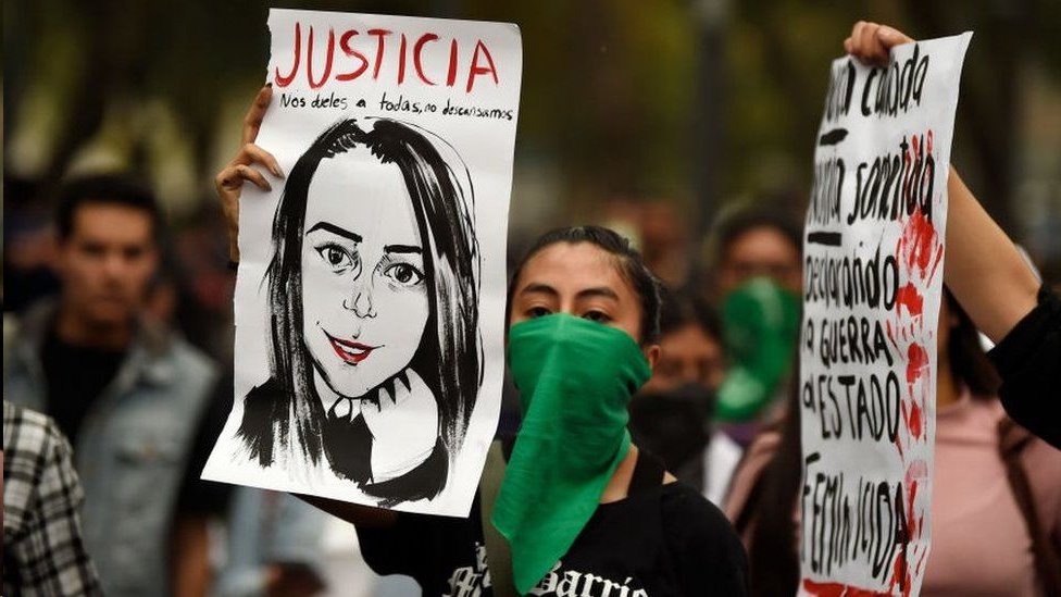 Miles de mujeres protestaron en México contra los feminicidios. (Foto Prensa Libre: Getty Images)
