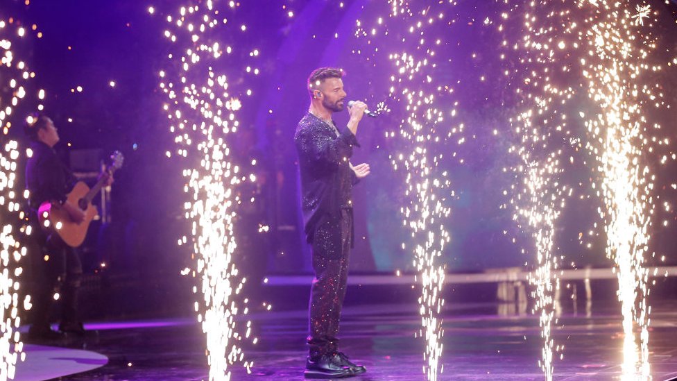 El cantante puertoriqueño Ricky Martin hizo un repaso por su repertorio musical en el Festival de Viña del Mar 2020, celebrado en medio de violentas manifestaciones en los alrededores del anfiteatro de la Quinta Vergara. GETTY IMAGES