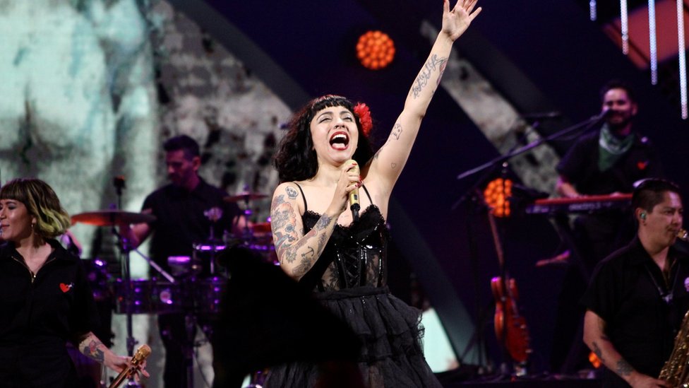 Mon Laferte: la ovacionada y reivindicativa actuación de la cantante chilena en el Festival Viña del Mar