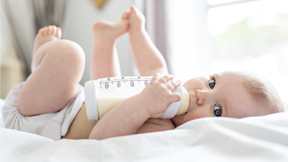 Las leches de fórmula para bebés que contienen más azúcar que los refrescos