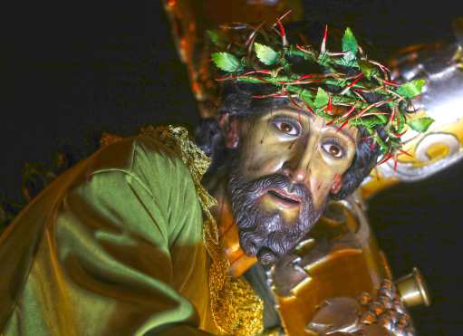 El nazareno portaba una corona de espinas con hojas de rosal. Foto Prensa Libre: Óscar Rivas