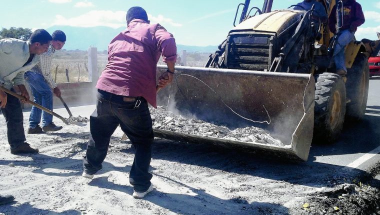 Los Consejos Departamentales de Desarrollo (Codedes) están a cargo de la obra pública en los municipios y comunidades. (Foto Prensa Libre: Hemeroteca PL) 