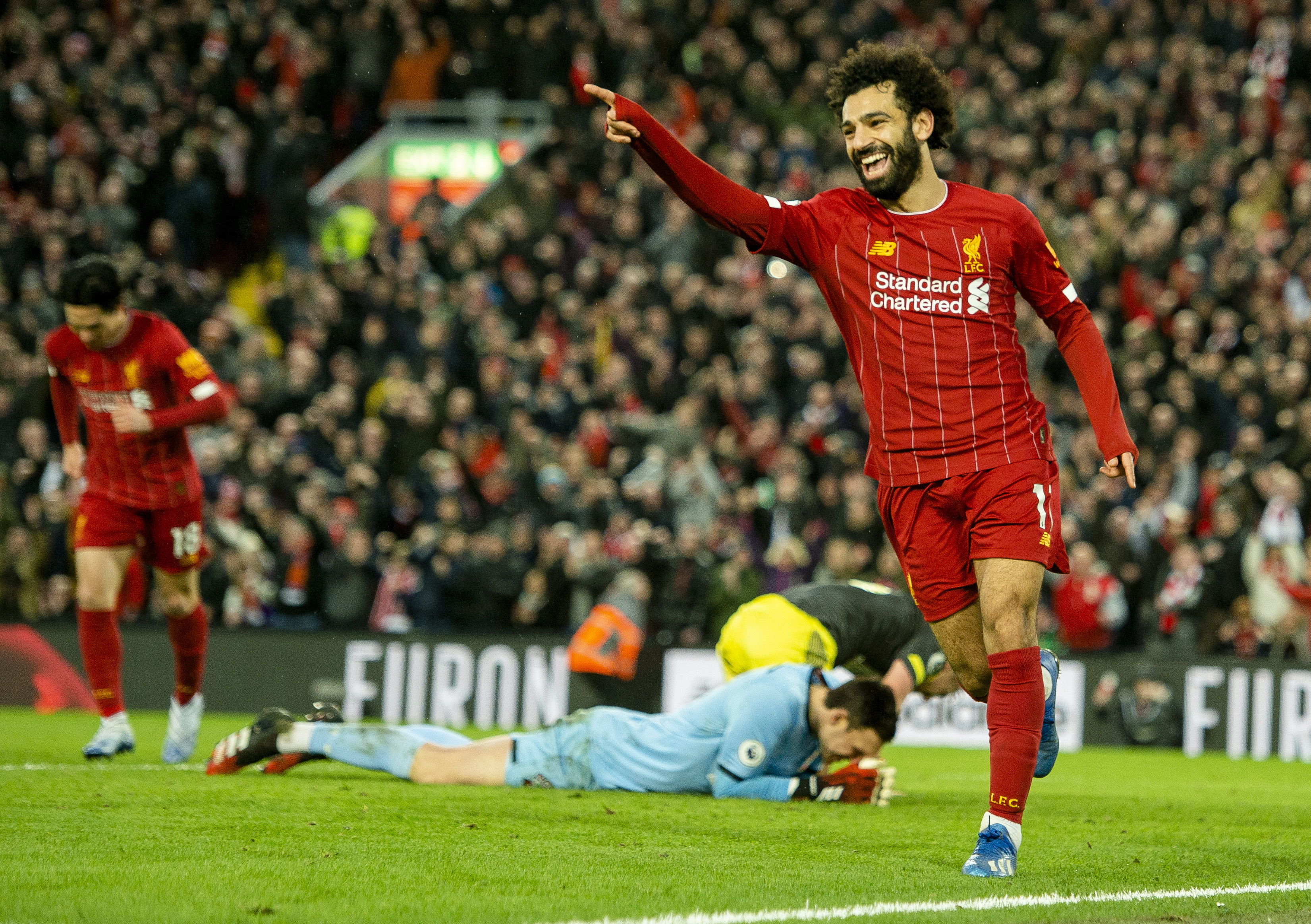 Mohamed Salah festeja uno de los goles del triunfo del Liverpool contra Southampton. (Foto  Prensa Libre: EFE).