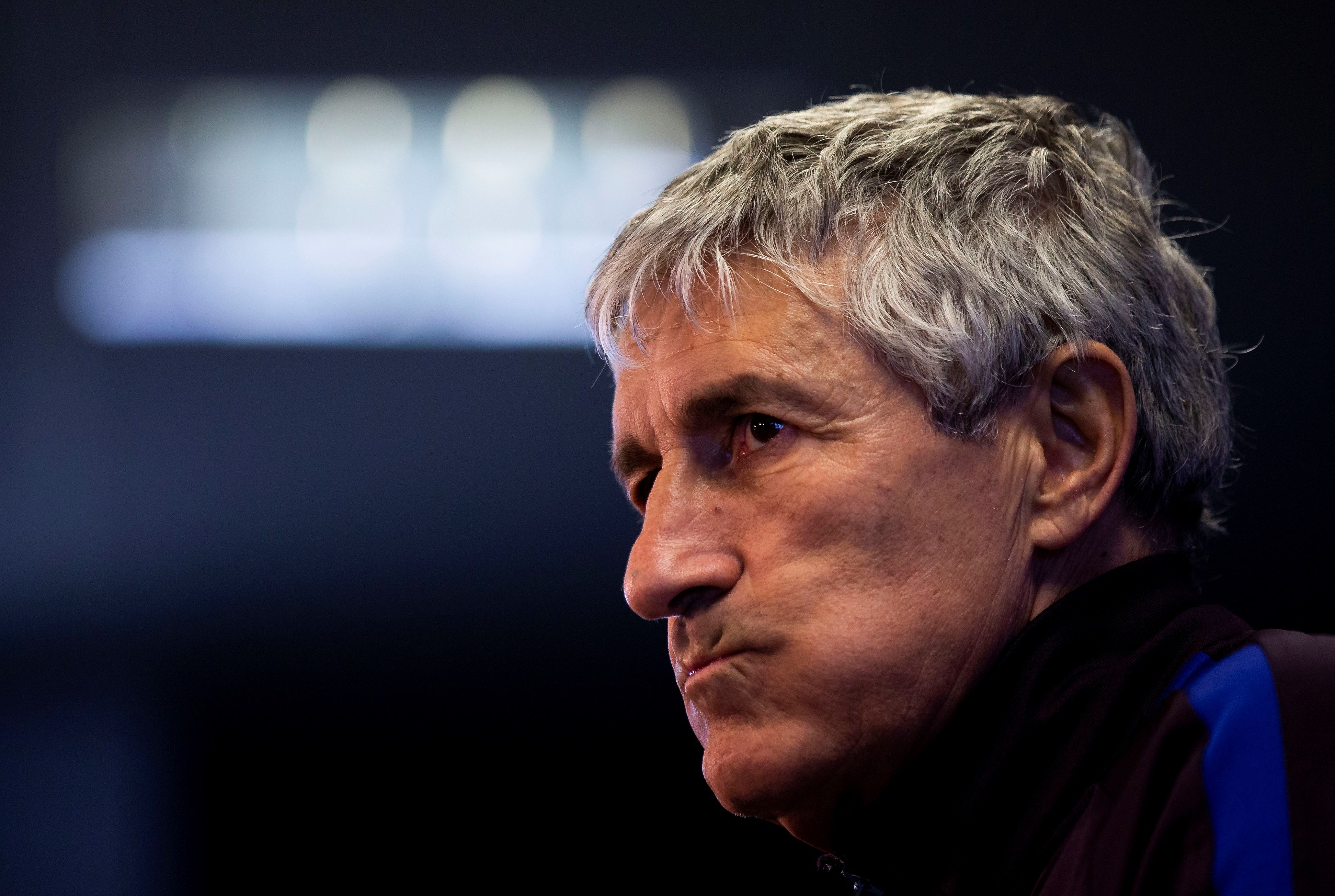 El entrenador del Barcelona, Quique Setién, asegura que lo importante es que sus jugadores sean felices. (Foto Prensa Libre: EFE)