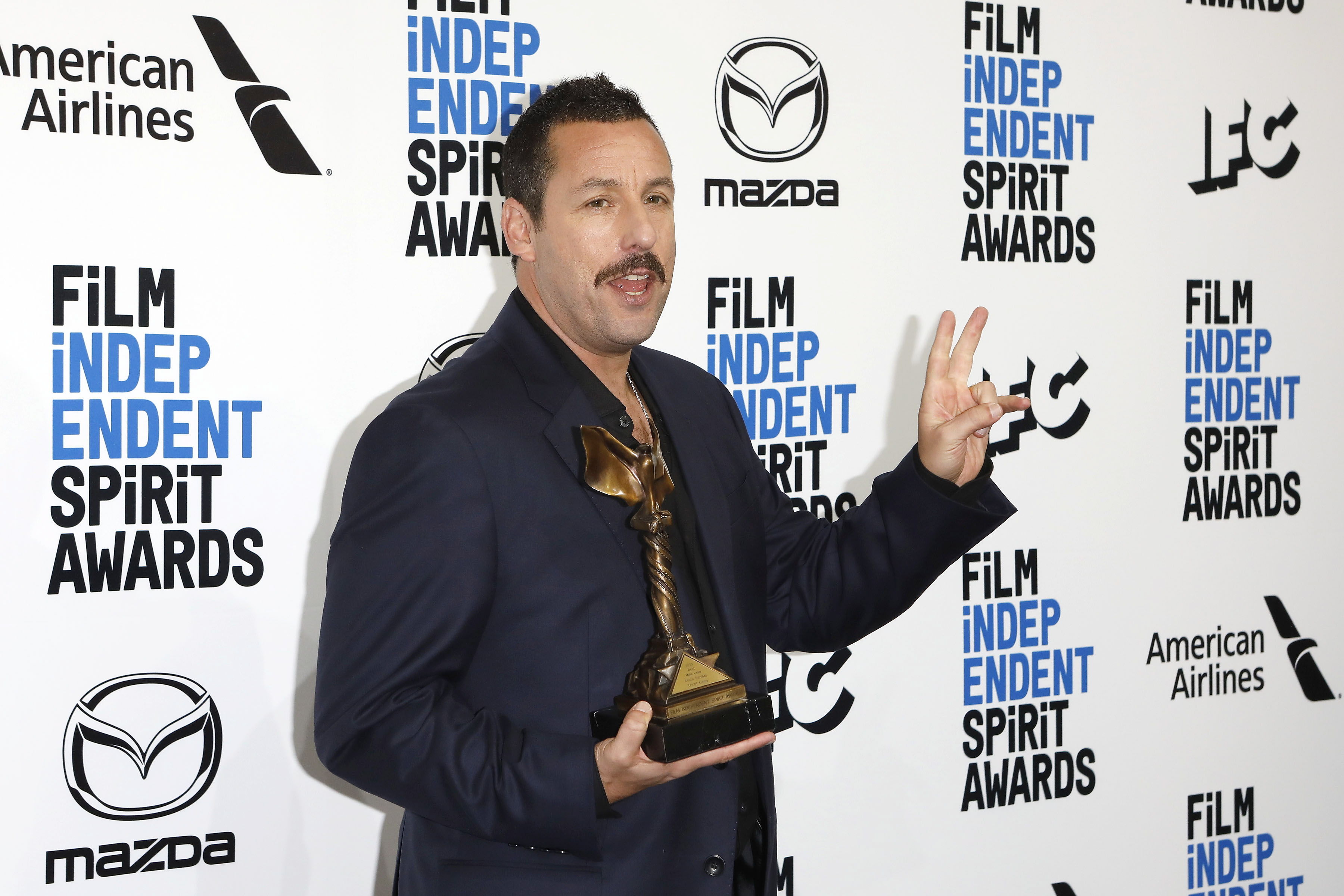 Santa Monica (United States), 09/02/2020.- US actor Adam Sandler, Winner of Best Male Lead for 'Uncut Gems' poses in the press room at the 2020 Film Independent Spirit Awards in Santa Monica, California, USA, 08 February 2020. The award ceremony, organized by the non-profit organization Film Independent, honors the finest independent films of the preceding year. (Estados Unidos) EFE/EPA/NINA PROMMER