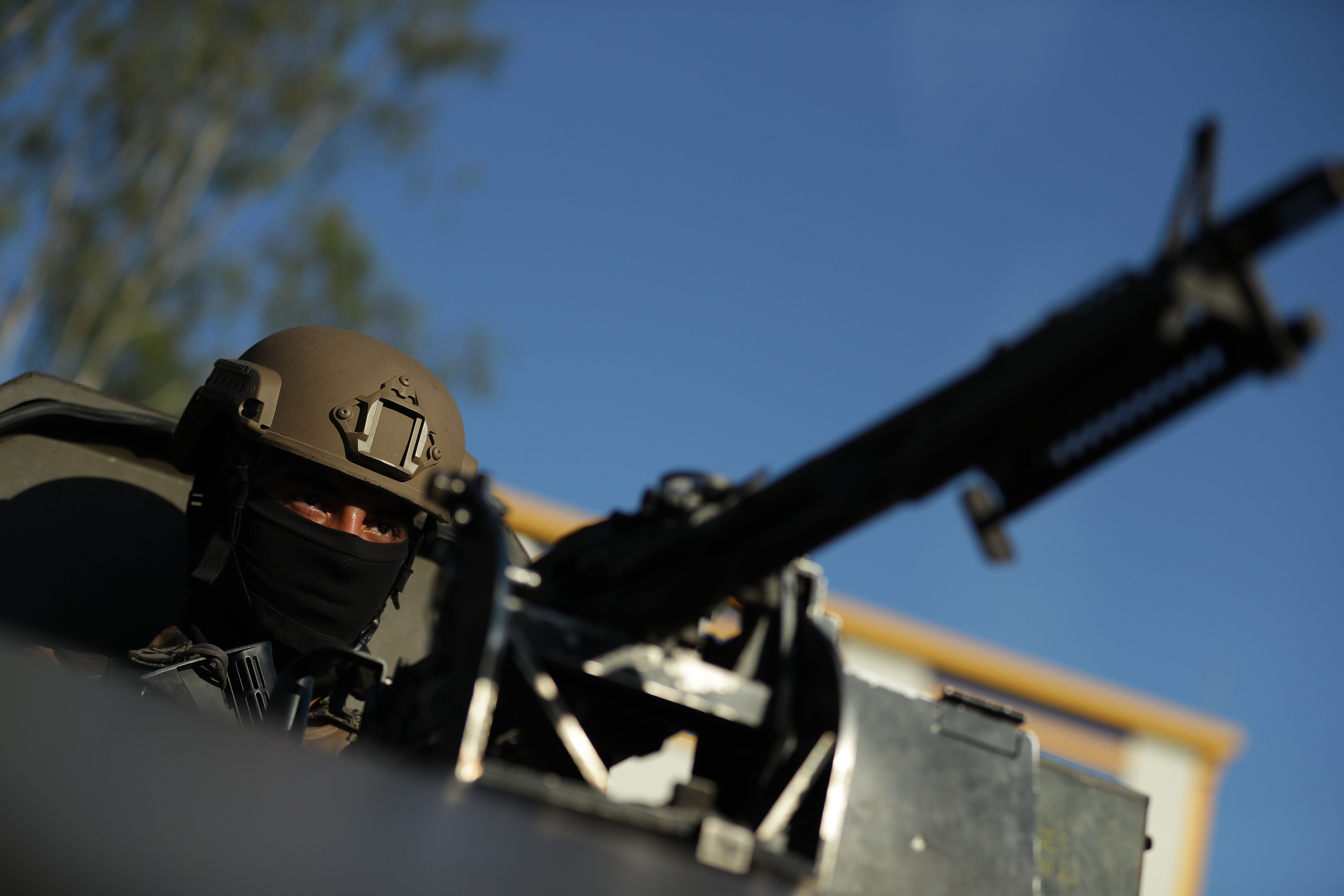 Un grupo de 1 mil 400 militares salvadoreños fueron incorporados a un plan de seguridad contra las pandillas. (Foto Prensa Libre:  EFE)