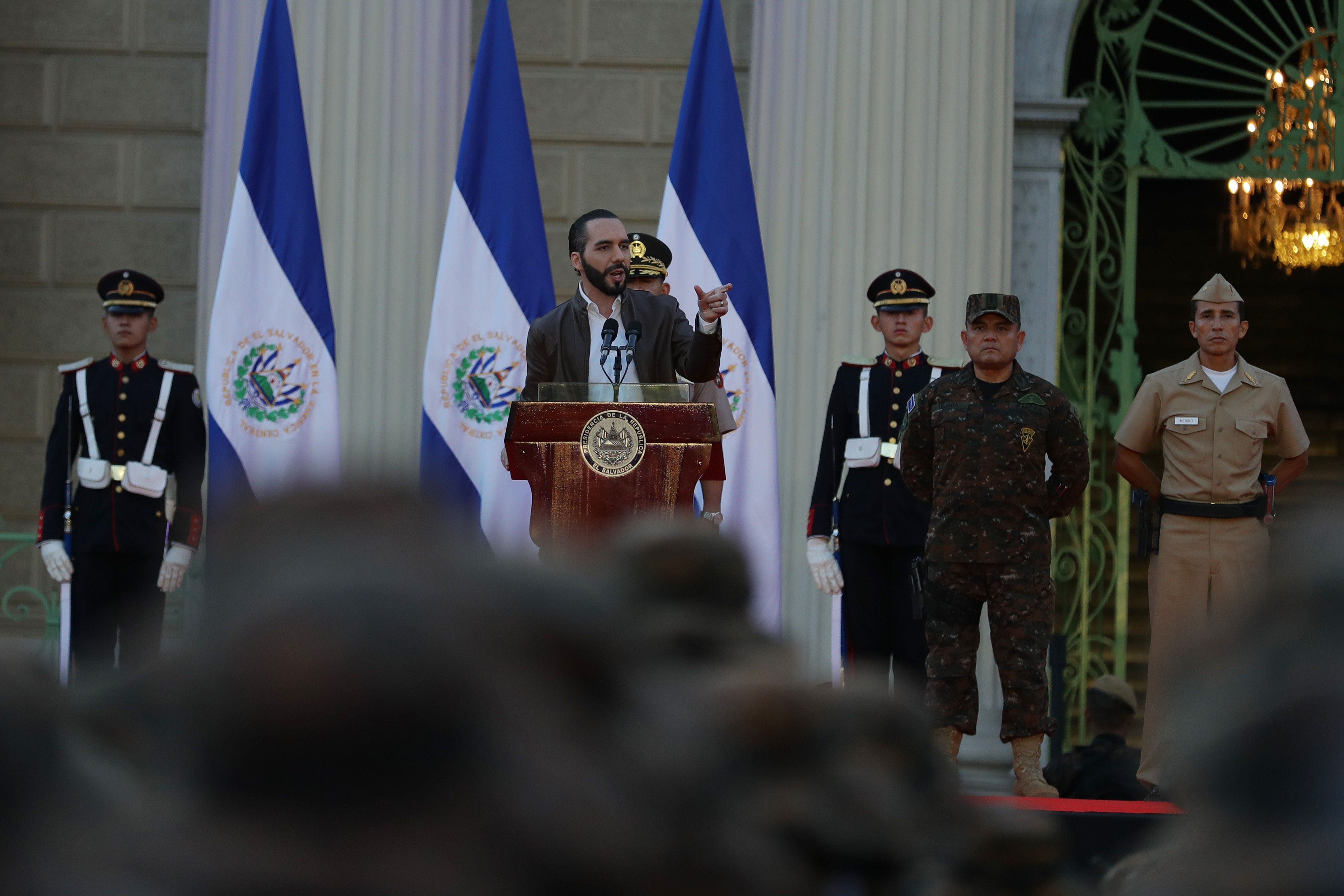 El presidente de El Salvador, Nayib Bukele, pidió que no se permitiera el ingreso de viajantes de China e Italia a territorio salvadoreño para evitar contagios por coronavirus. (Foto Prensa Libre: EFE)