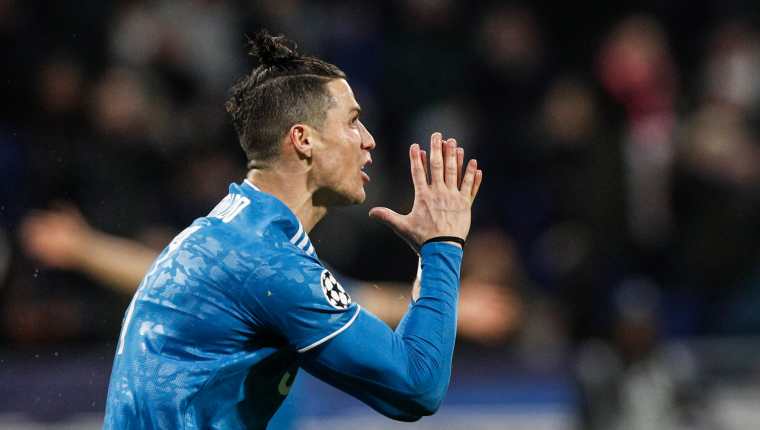 Lyon (France), 26/02/2020.- Cristiano Ronaldo of Juventus FC reacts during the UEFA Champions League round of 16 first leg soccer match between Olympique Lyon and Juventus FC in Lyon, France, 26 February 2020. (Liga de Campeones, Francia) EFE/EPA/YOAN VALAT