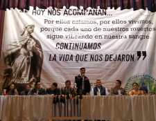 La junta directiva de los 48 Cantones expone sus demandas al vicepresidente Guillermo Castillo. (Foto Prensa Libre: María Longo) 