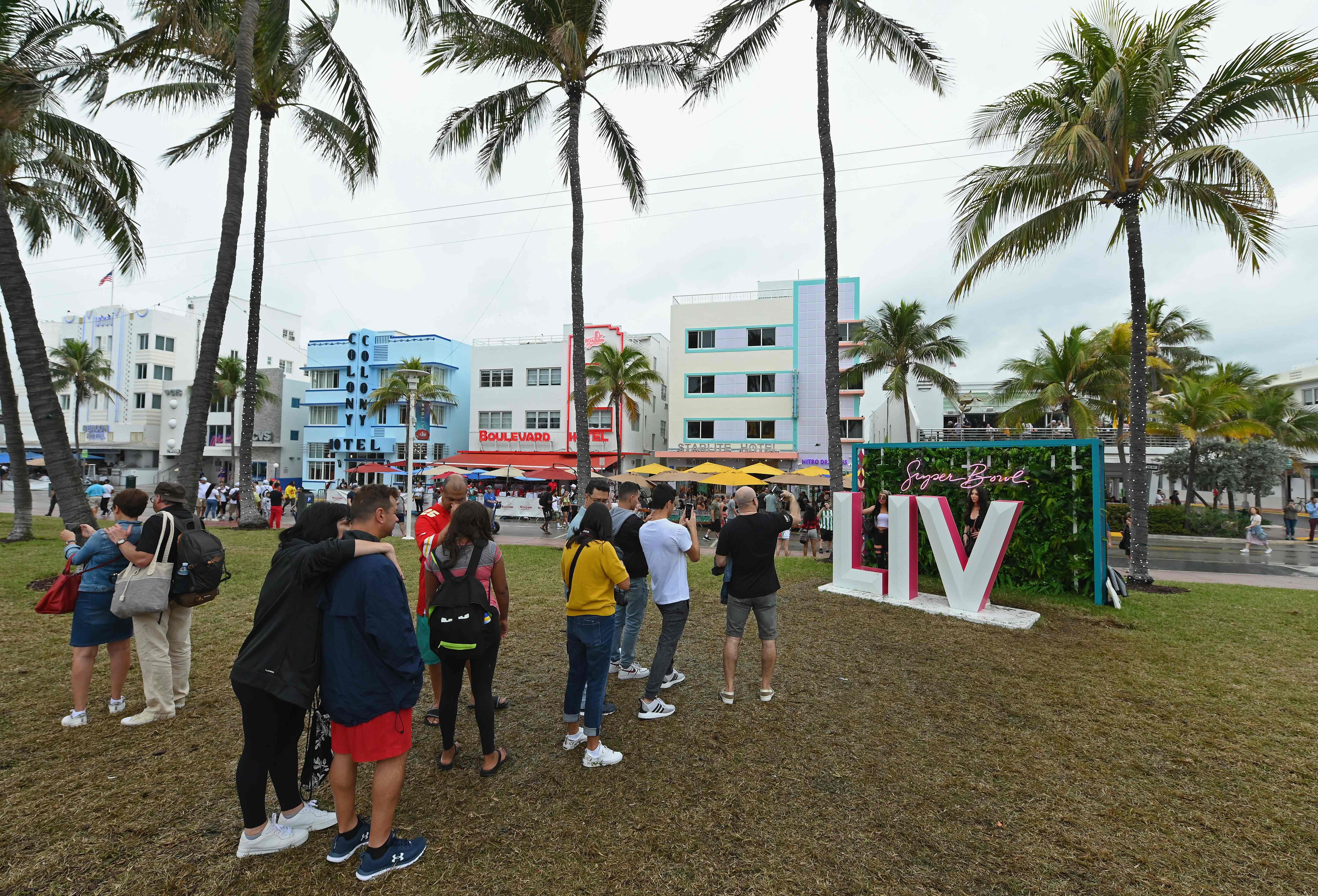 El Super Bowl LIV ya se vive en Miami. Todo está lista para la fiesta deportiva más importante de Estados Unidos. (Foto Prensa Libre: AFP)