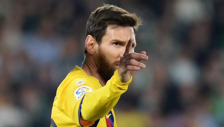 El argentino Lionel Messi se luce con tres asistencias frente al Betis. (Foto Prensa Libre: AFP)