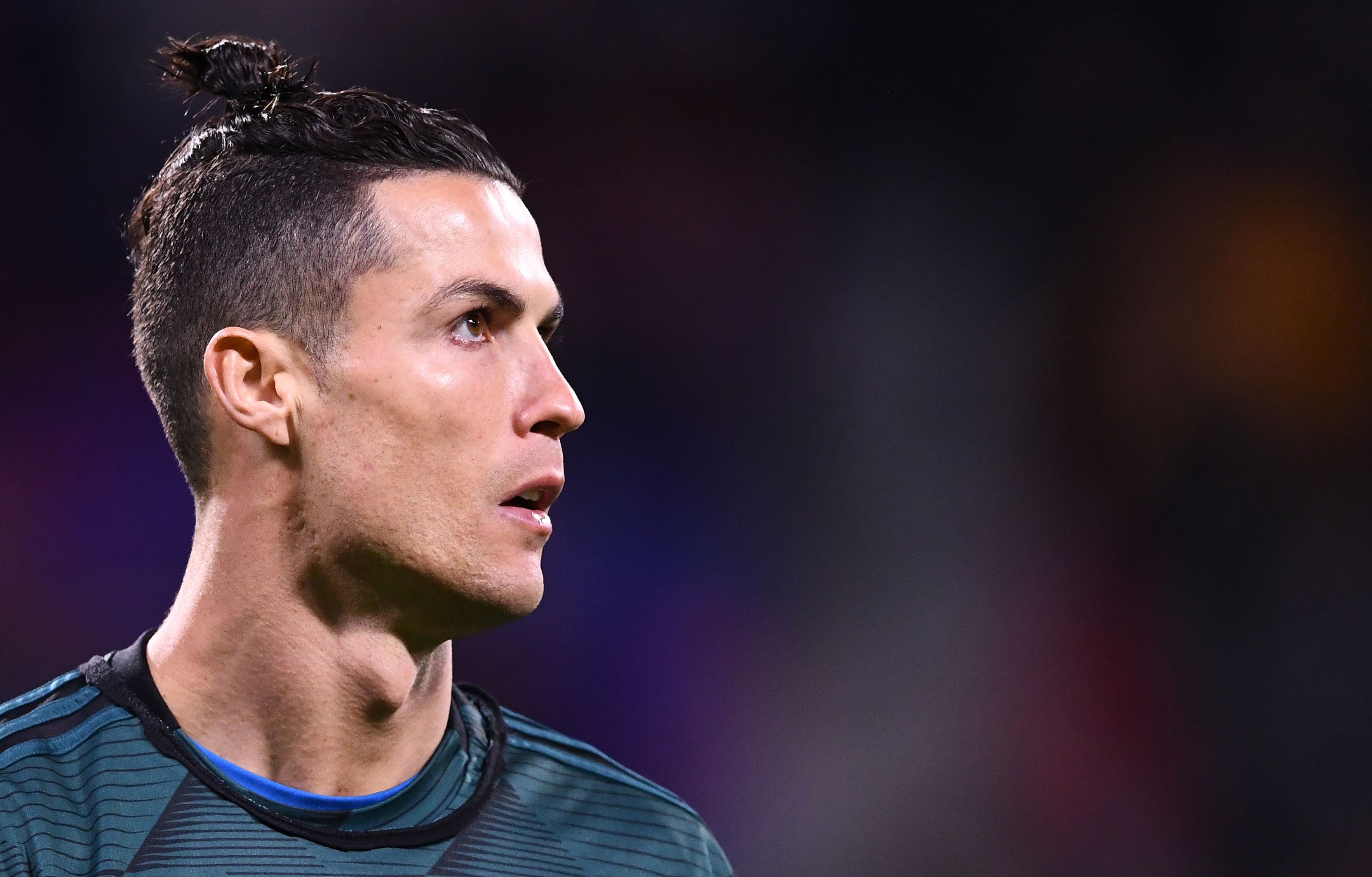 El portugués Cristiano Ronaldo se prepara para el próximo partido de la Juventus. (Foto Prensa Libre: AFP)