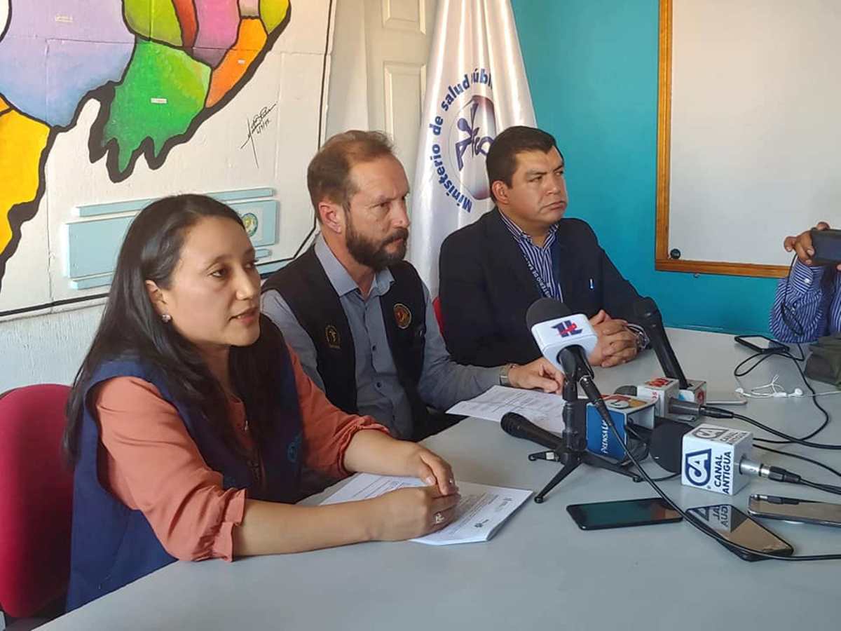 Autoridades de Salud de Quetzaltenango recomiendan no automedicarse por la alarma que causa el coronavirus. (Foto Prensa Libre) 