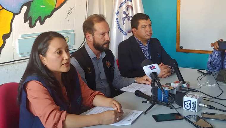 Autoridades de Salud de Quetzaltenango recomiendan no automedicarse por la alarma que causa el coronavirus. (Foto Prensa Libre) 