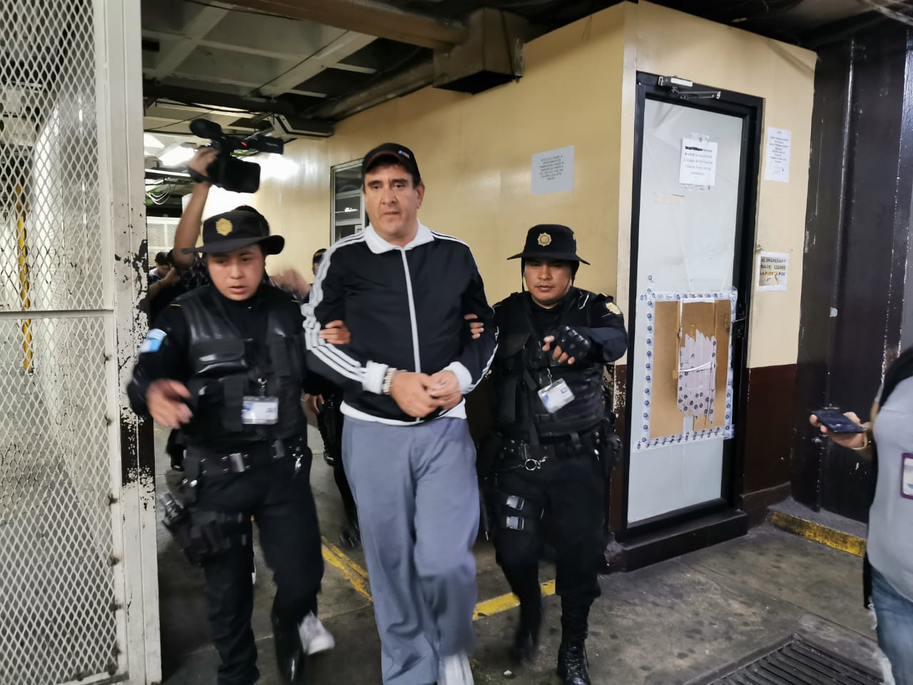 Gustavo Alejos en la Torre de Tribunales. (Foto Prensa Libre: María Reneé Barrientos)