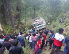 Socorristas informaron que el piloto del autobús murió en el percance. (Foto Prensa Libre: Twitter @soydeh8)