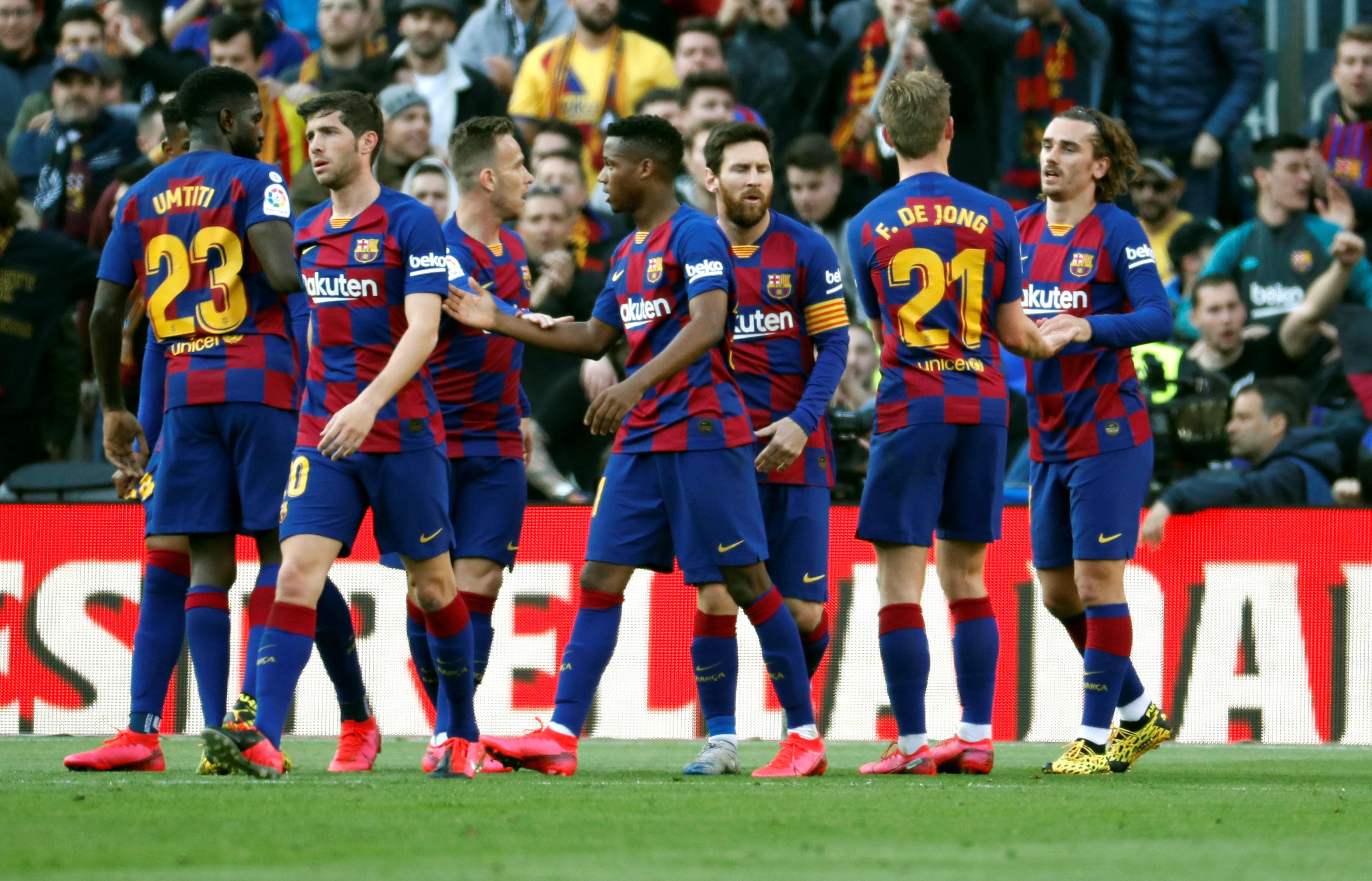 Los jugadores del Barcelona celebran el gol del delantero francés Antoine Griezmann. (Foto Prensa Libre: EFE)