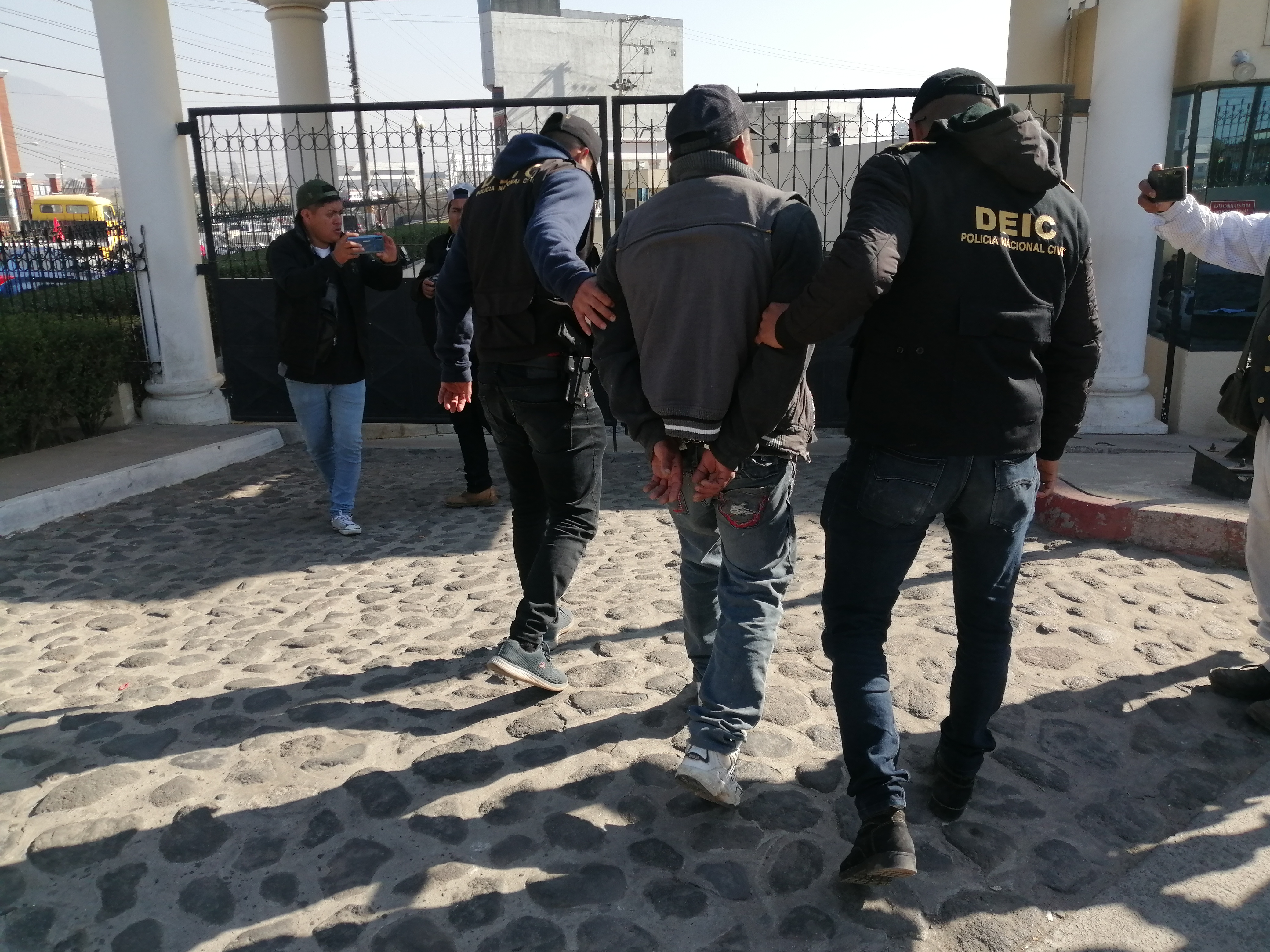 Los detenidos fueron trasladados para su audiencia al Centro Regional de Justicia, zona 6 de Xela. (Foto Prensa Libre: María Longo)  