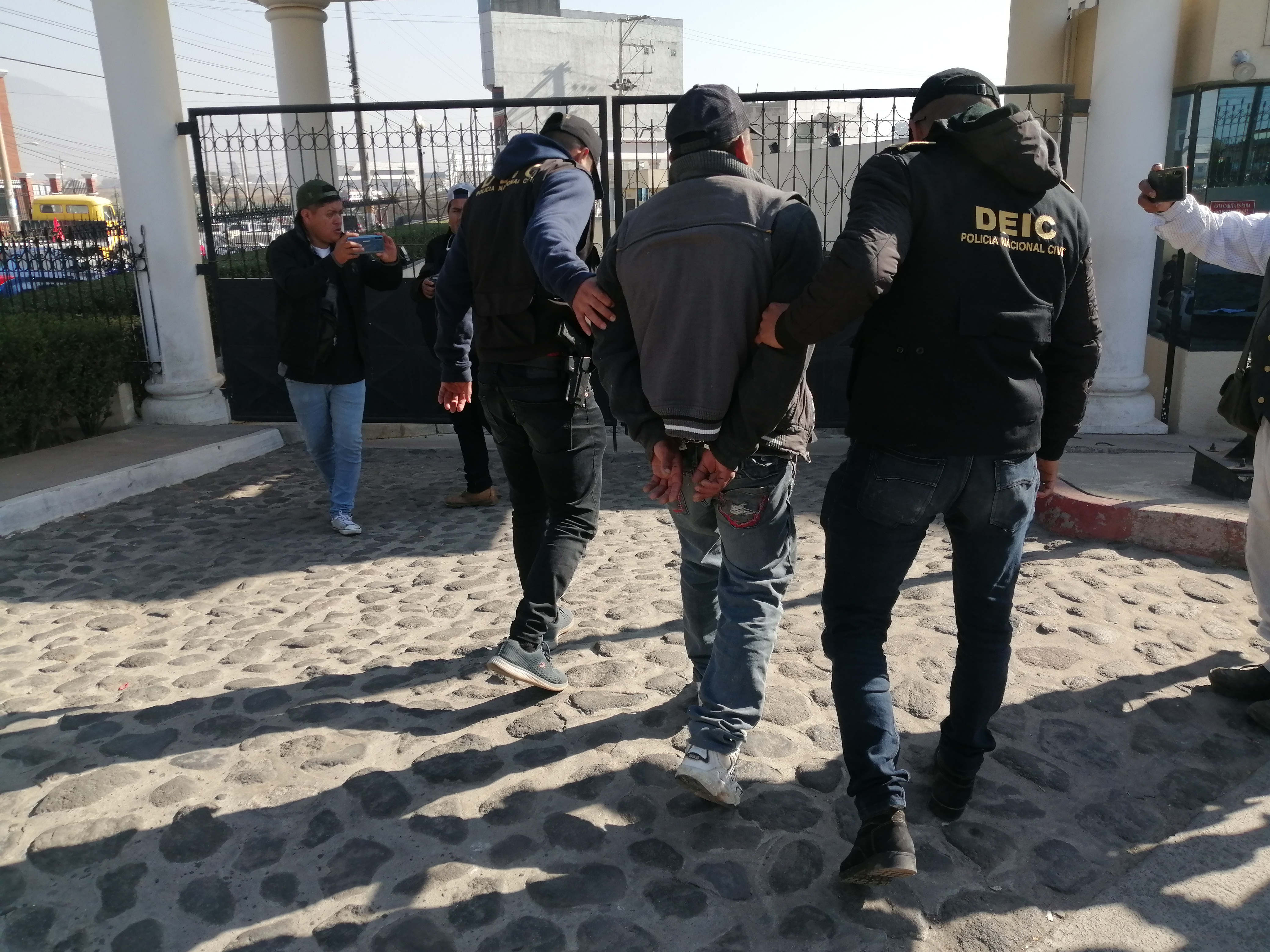 Los detenidos fueron trasladados para su audiencia al Centro Regional de Justicia, zona 6 de Xela. (Foto Prensa Libre: María Longo)  