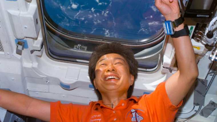 La doctora japonesa Chiaki Mukai viajó en dos ocasiones al espacio y trabajó en misiones en las que desarrolló experimentos científicos y médicos. (Foto Prensa Libre: National Aeronautics and Space Administration -NASA-)