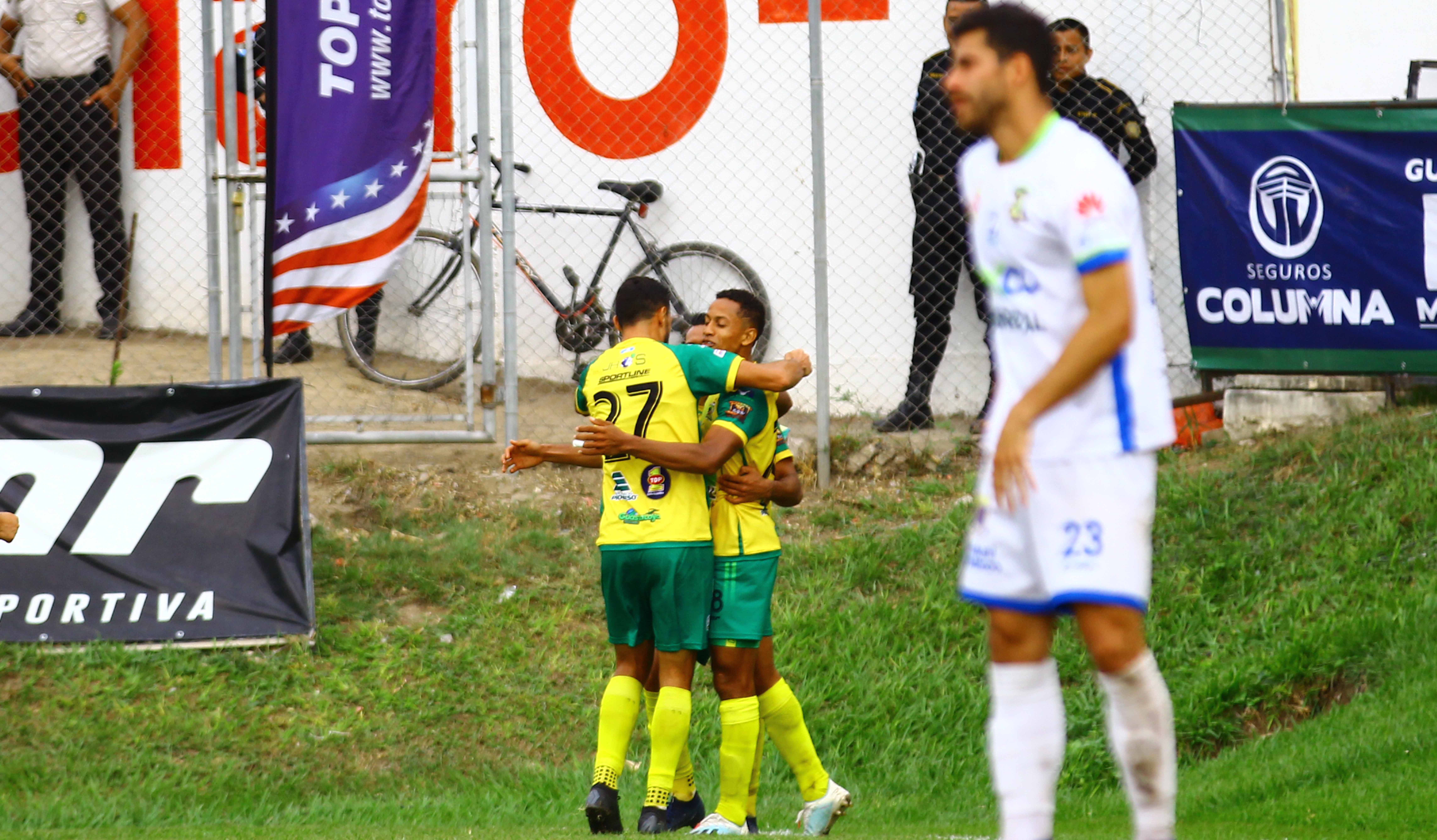 Los guastatoyanos liquidaron a los mixqueños en la fecha cuatro del Clausura 2020. (Foto Prensa Libre: Luis López)