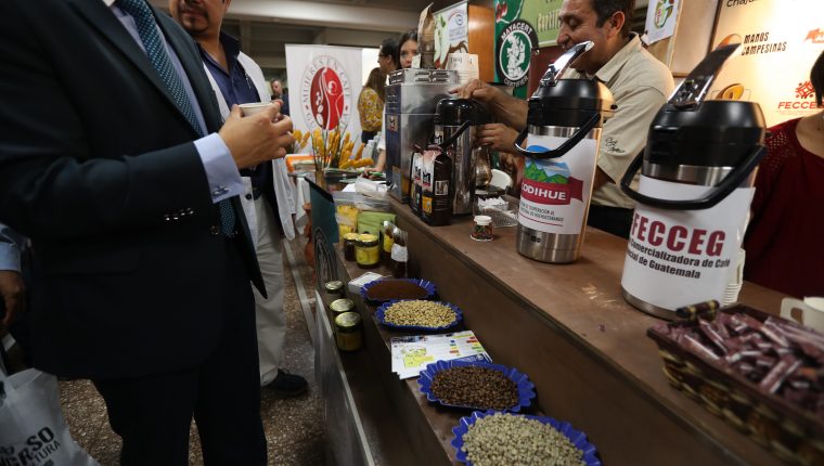 Guatemala es uno de los países exportadores de azúcar, café, banano y etanol. (Foto Prensa Libre: Esbin García)