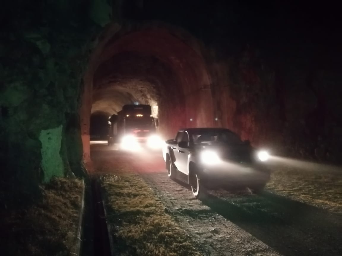 Maquinaria llega a la Bocatoma de la Hidroeléctrica Chixoy para inspeccionar túnel. (Foto, Prensa Libre: Inde).