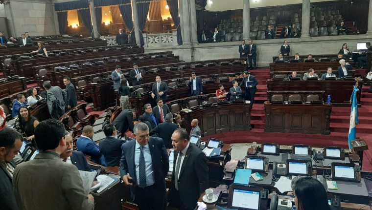 Diputados en la sesión plenaria del 11 de febrero, cuando se declaró sesión permanente. (Foto Prensa Libre: Hemeroteca PL) 
