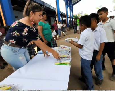 Migrante apoya a estudiantes de Caballo Blanco, una comunidad afectada por la pobreza