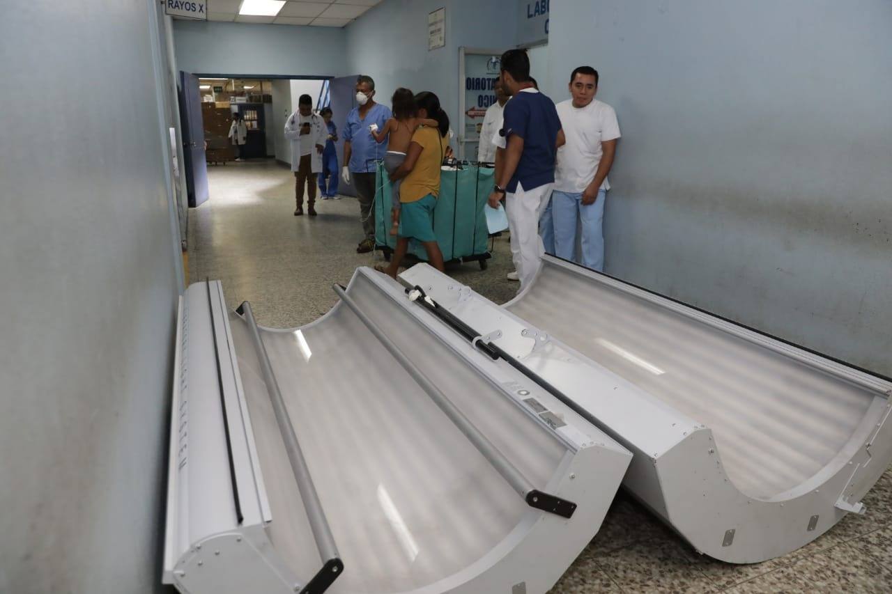 Esta es la cámara de colágeno entregada a Hospital Regional Escuintla. (Foto, Prensa Libre: Facebook Gobierno de Guatemala).