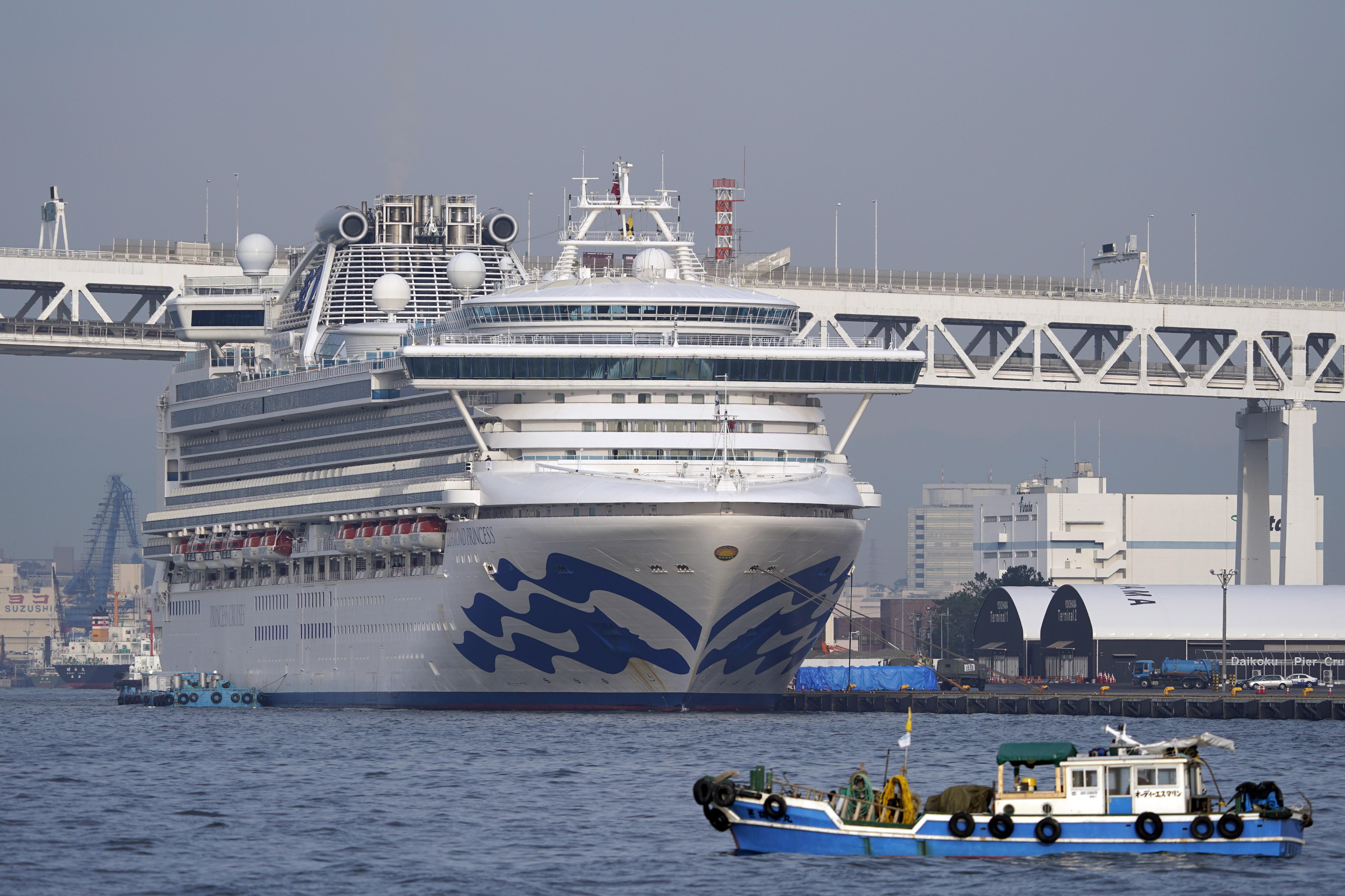 El crucero Diamond Princess se encuentra frente a las costas de Japón. (Foto Prensa Libre: EFE)