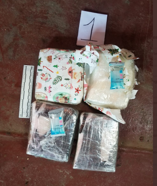 Localizan cuatro paquetes de cocaína en buque procedente de Honduras
