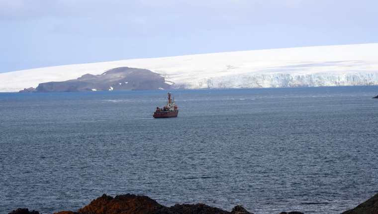 La pureza única del continente helado y las islas que rodean a la Antártida están en peligro. (Foto Prensa Libre: EFE)